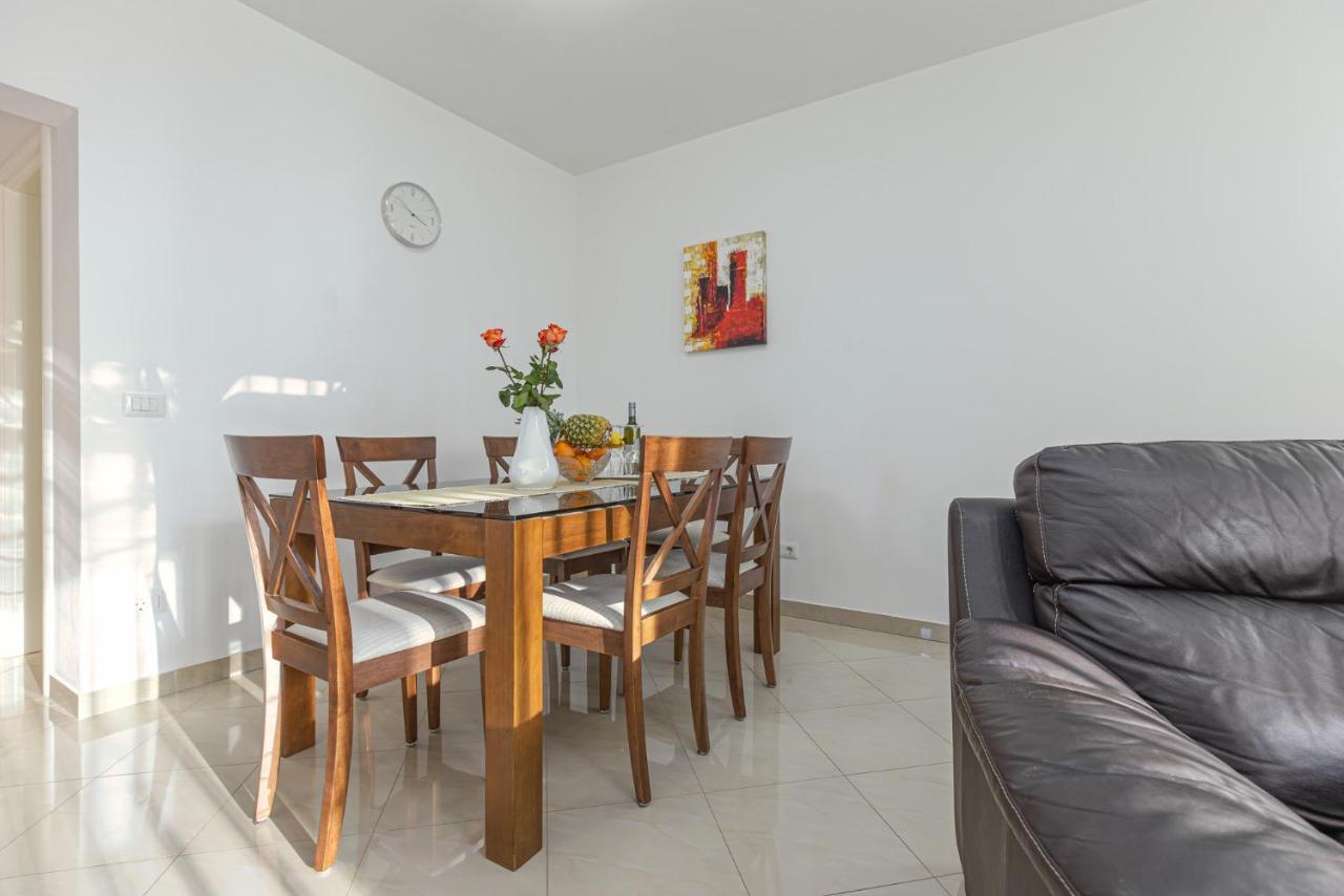 Ferienwohnung Koraca B4 Kirmenjak Exterior foto