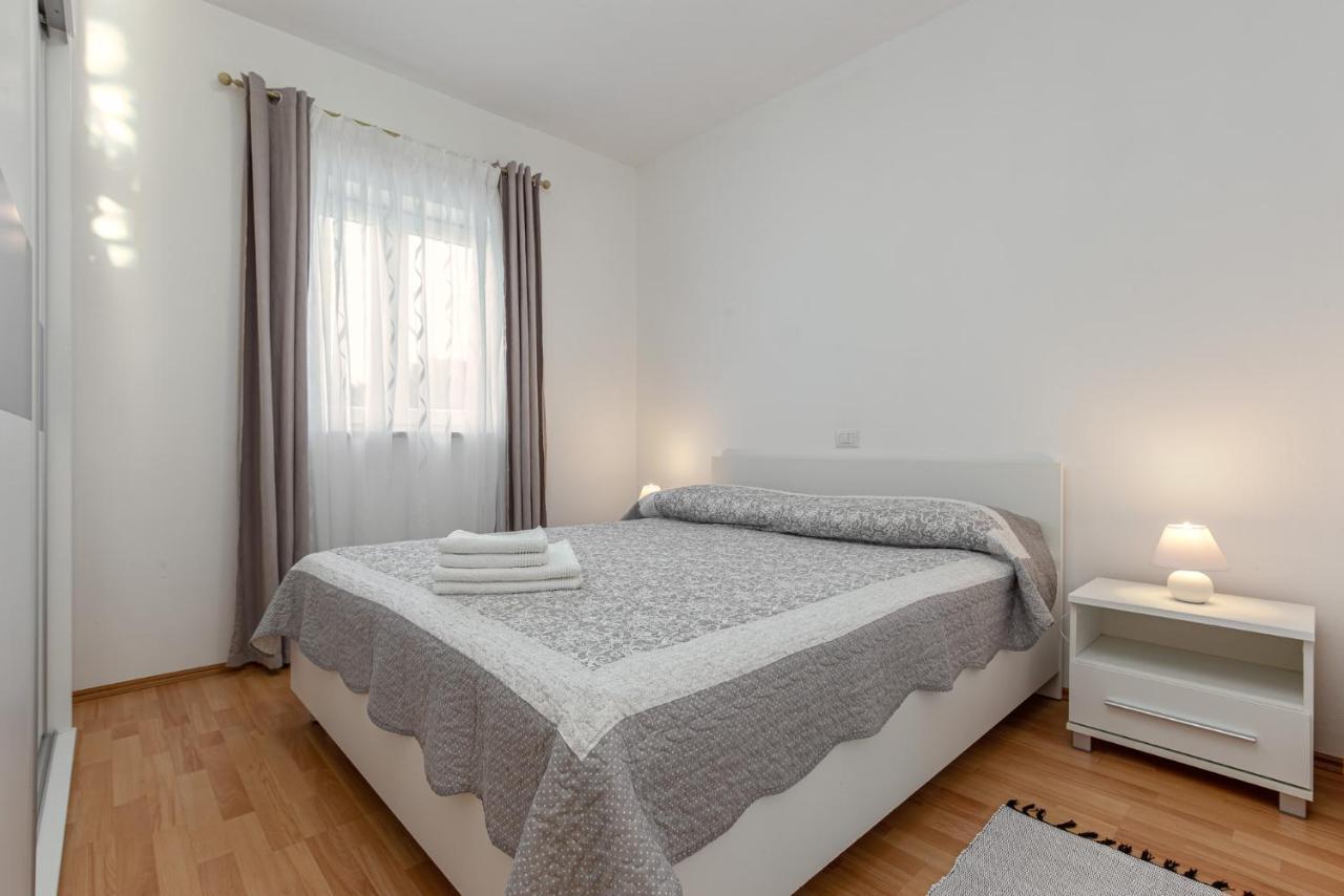 Ferienwohnung Koraca B4 Kirmenjak Exterior foto